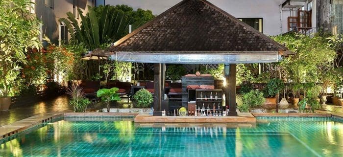 image of a swim up bar at the Sunbeam Hotel in Pattaya